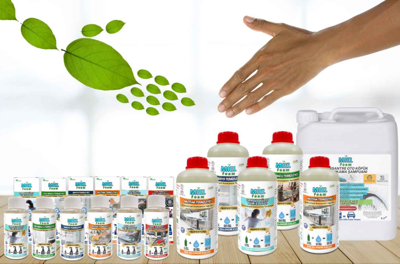 Miel Foam Bitkisel içerikli, Vegan sertifikalı, Zararlı kimyasal içermez, Ultra konsantre, Yüksek temizlik performansı, Doğa dostu, Hayvanlara zarar vermez, Mutfak temizleyici, Yağ sökücü, Fırın temizleyici, Ocak temizleyici, Davlumbaz temizleyici, Köpük sprey temizleyici, Doğal temizlik ürünü, Plastik tüketimini azaltır, Doldurulabilir ambalaj, Güçlü yağ sökücü, Cam temizleyici, Duşakabin temizleyici, Banyo temizleyici, Spor ayakkabı temizleyici, Ayakkabı bakım ürünü, Zemin temizleyici